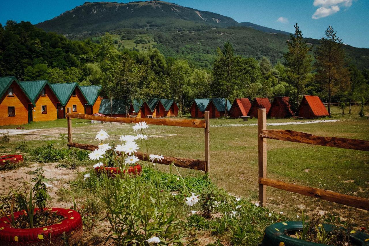 Camp Sutjeska Hotell Tjentiste Exteriör bild