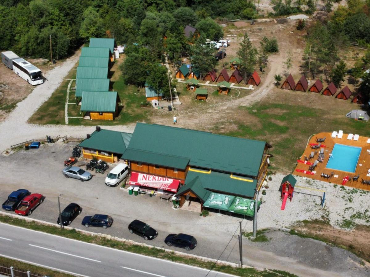 Camp Sutjeska Hotell Tjentiste Exteriör bild