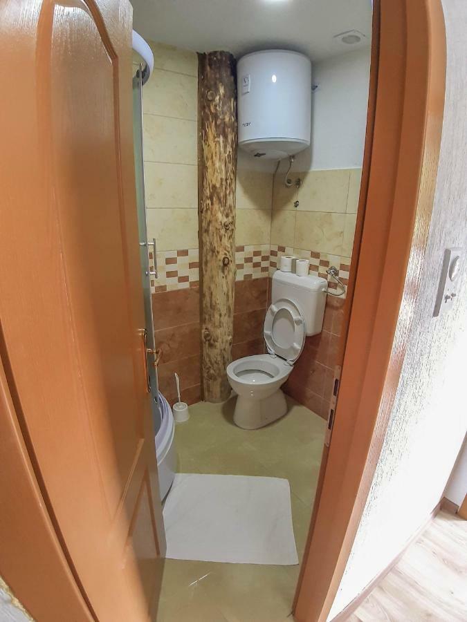Camp Sutjeska Hotell Tjentiste Exteriör bild