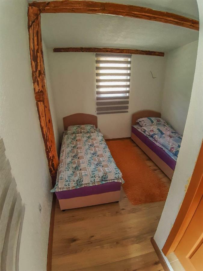 Camp Sutjeska Hotell Tjentiste Exteriör bild