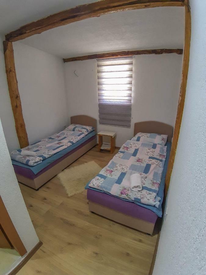Camp Sutjeska Hotell Tjentiste Exteriör bild