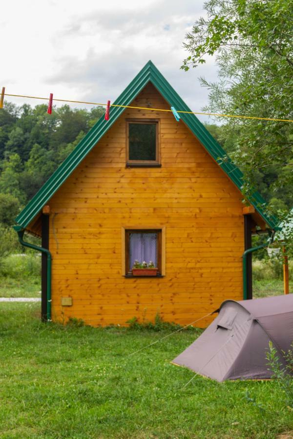 Camp Sutjeska Hotell Tjentiste Exteriör bild
