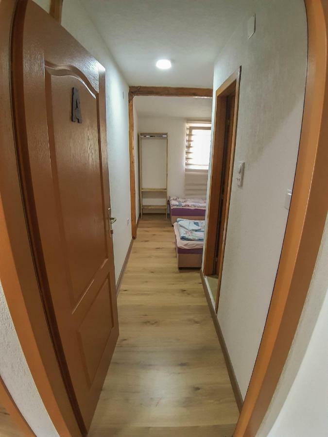Camp Sutjeska Hotell Tjentiste Exteriör bild